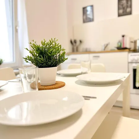 3 Mit 6 Betten, Grosse Kueche, Neues Bad, 7min Zur A1 Apartment *