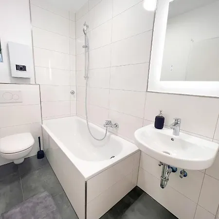 Apartment 3 Mit 6 Betten, Grosse Kueche, Neues Bad, 7min Zur A1