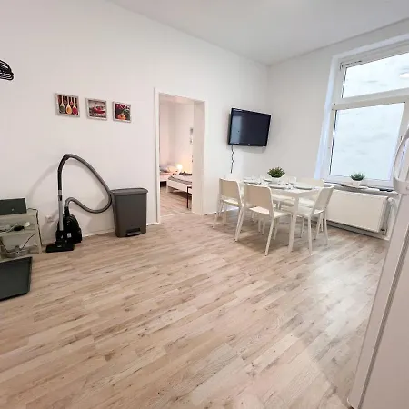 Apartment 3 Mit 6 Betten, Grosse Kueche, Neues Bad, 7min Zur A1