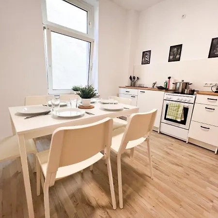 3 Mit 6 Betten, Grosse Kueche, Neues Bad, 7min Zur A1